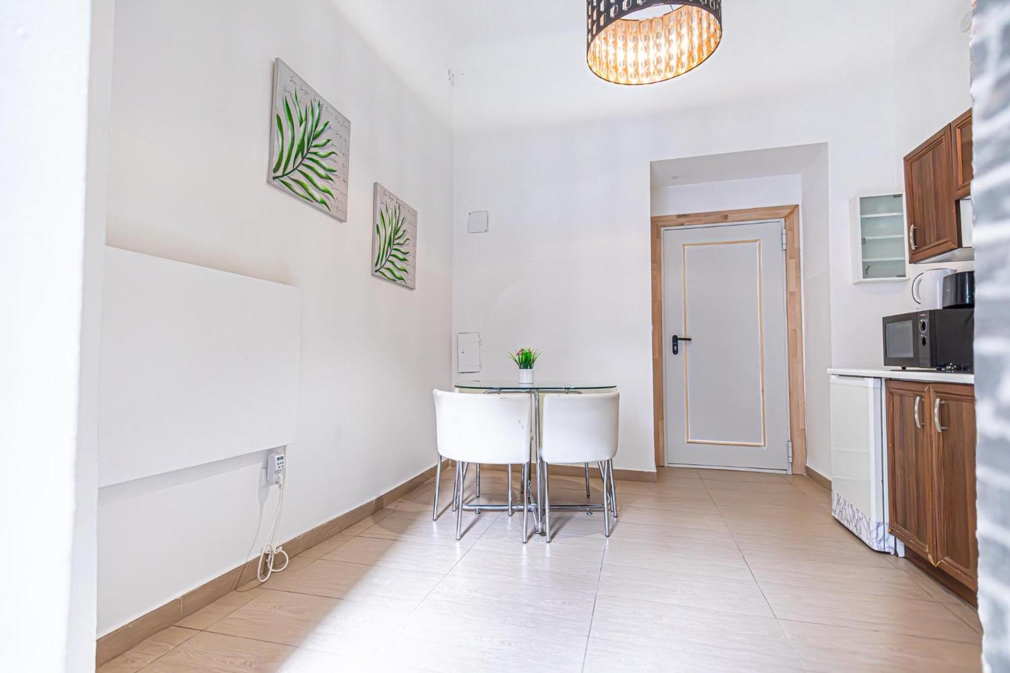 Simple Apt W Full Kitchen Wiener Stadthalle Viena Exterior foto