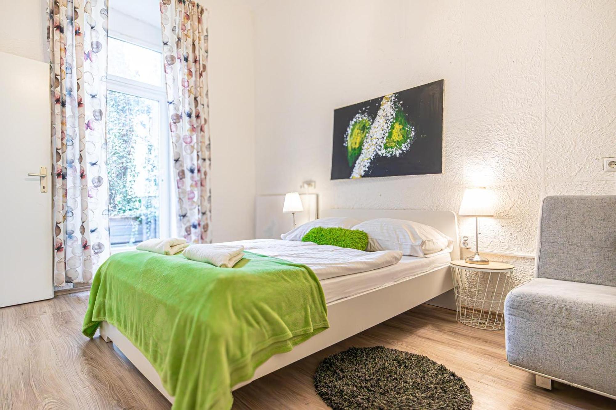Simple Apt W Full Kitchen Wiener Stadthalle Viena Exterior foto