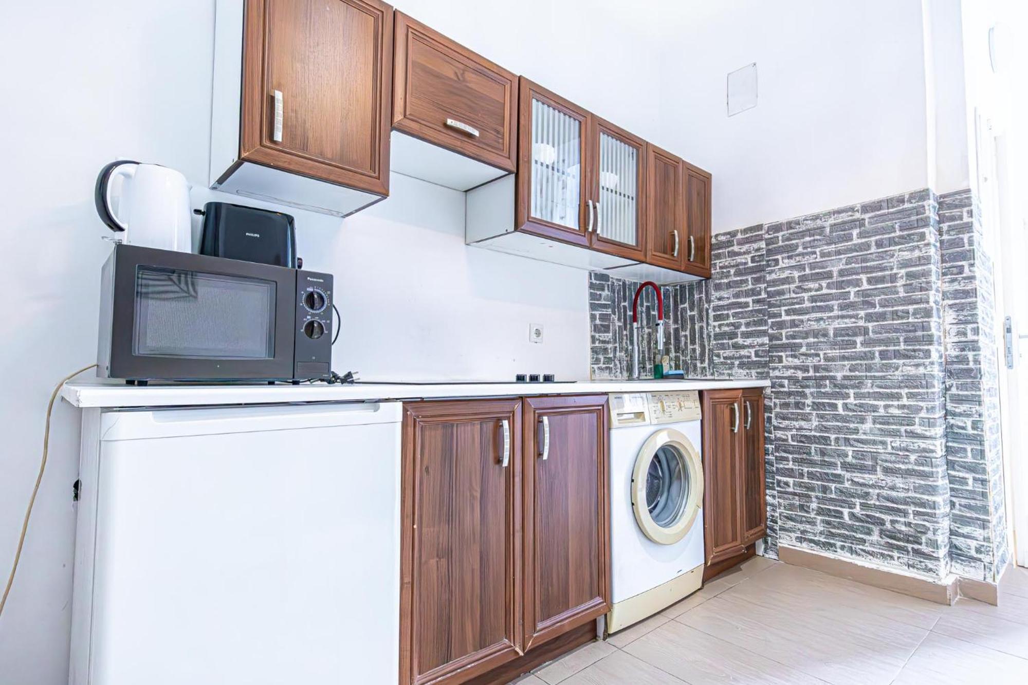 Simple Apt W Full Kitchen Wiener Stadthalle Viena Exterior foto