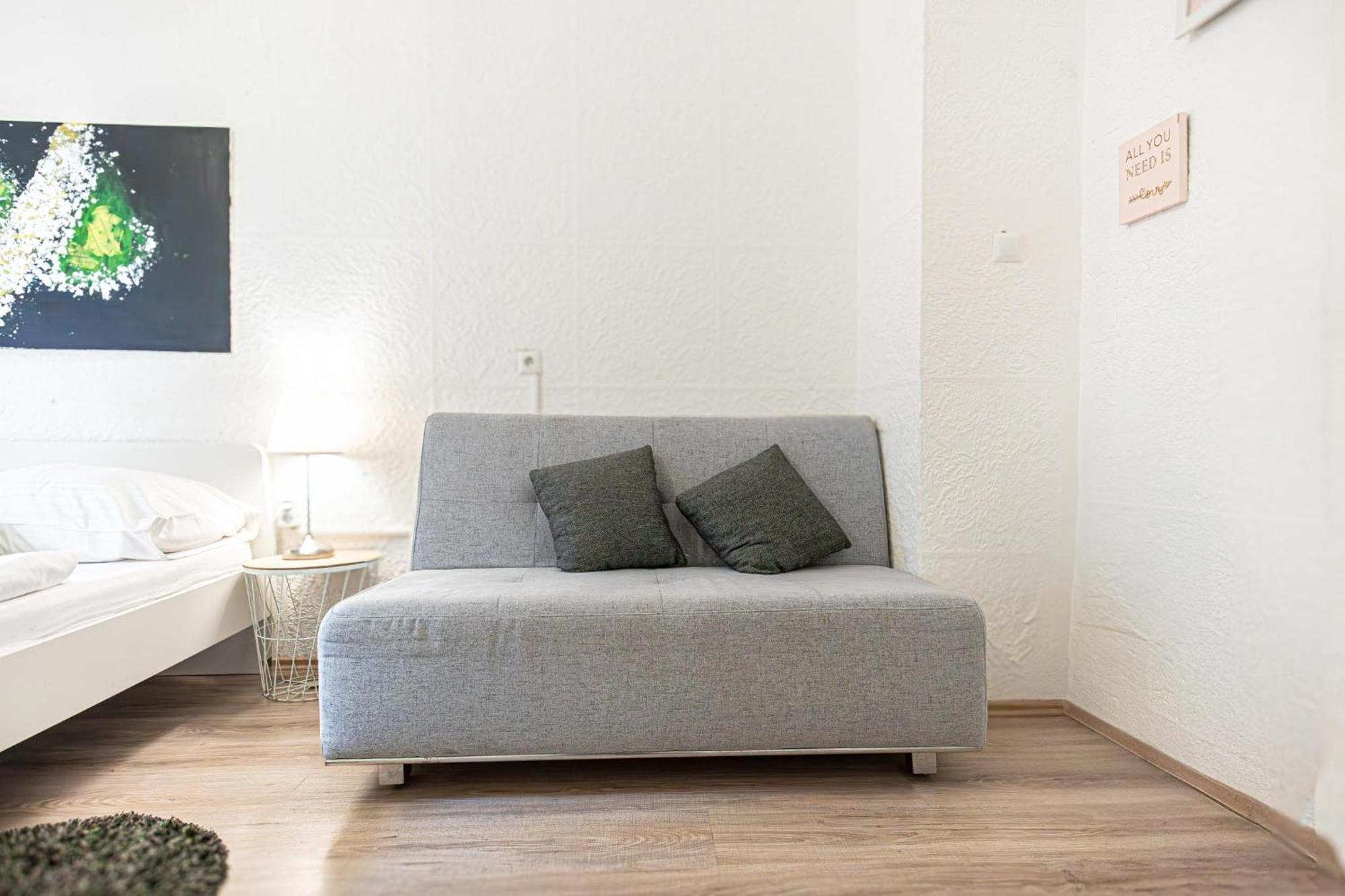 Simple Apt W Full Kitchen Wiener Stadthalle Viena Exterior foto