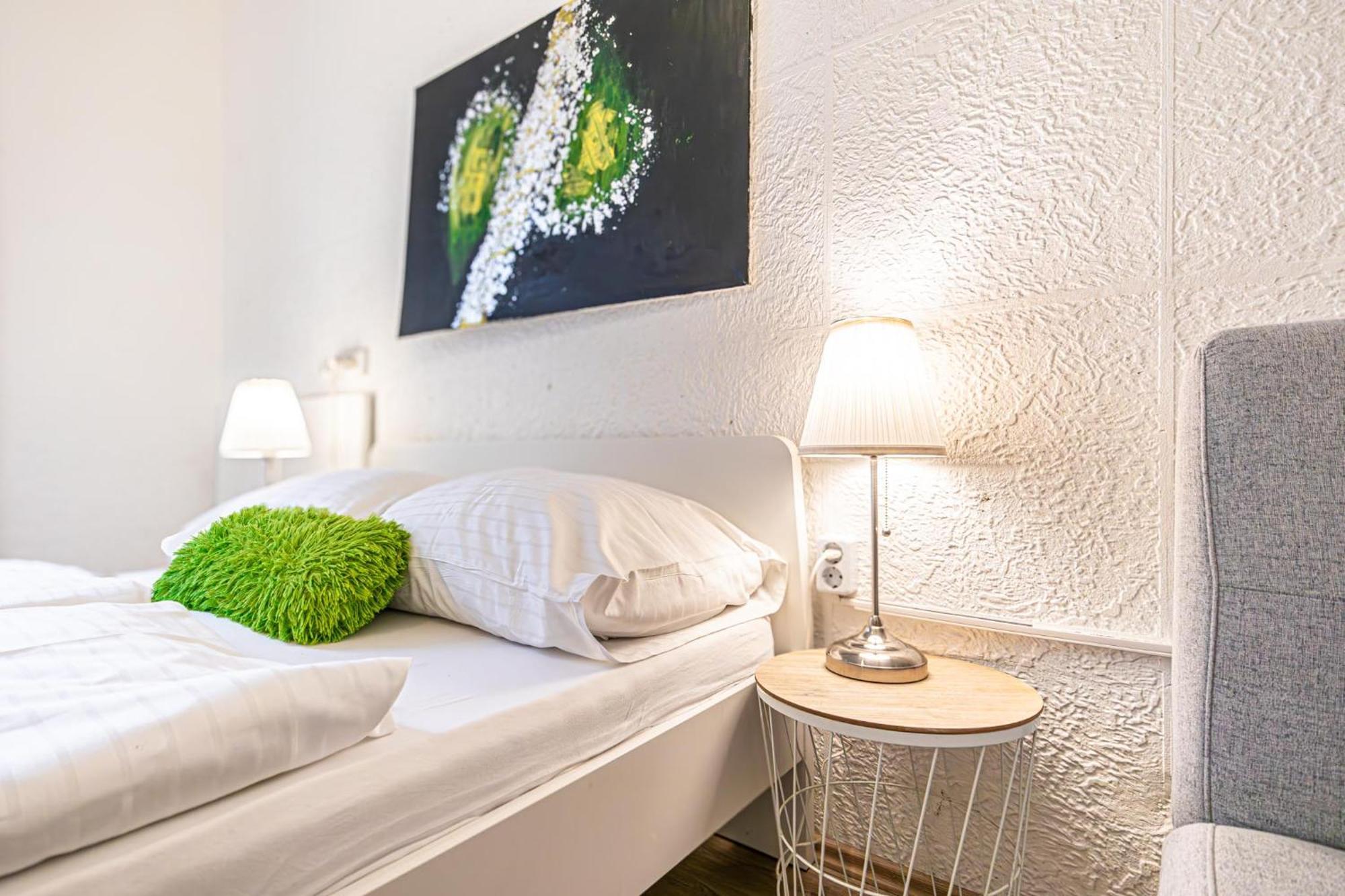 Simple Apt W Full Kitchen Wiener Stadthalle Viena Exterior foto