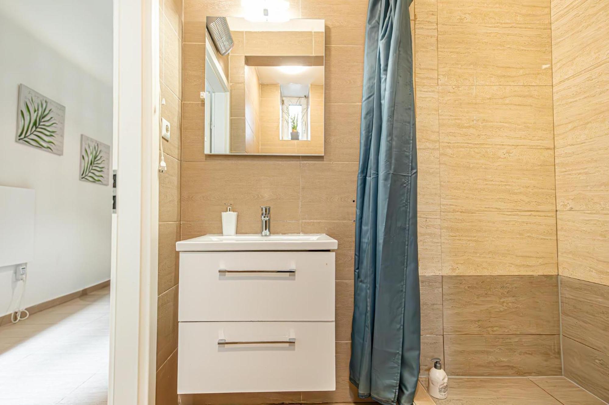 Simple Apt W Full Kitchen Wiener Stadthalle Viena Exterior foto