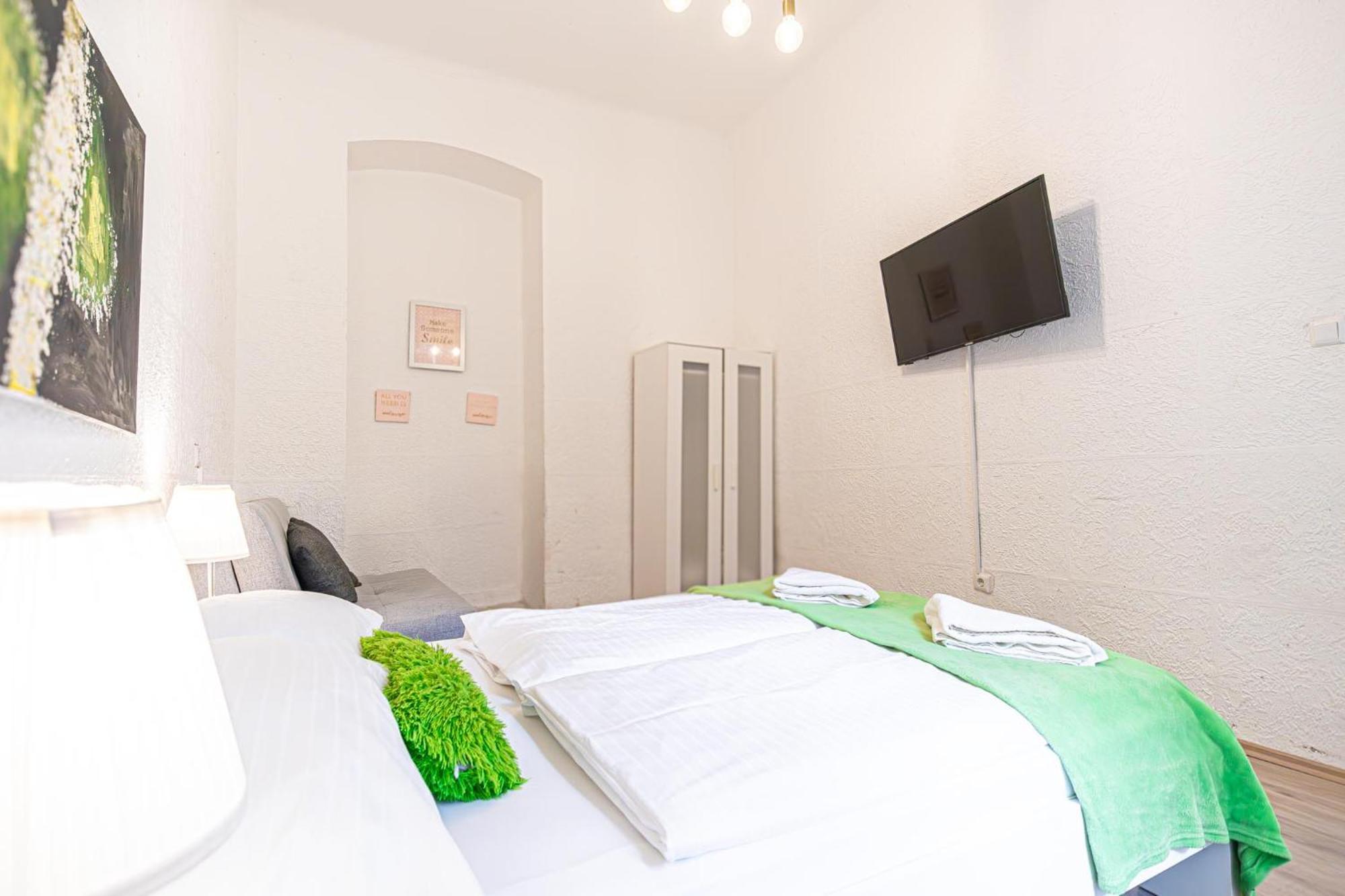 Simple Apt W Full Kitchen Wiener Stadthalle Viena Exterior foto