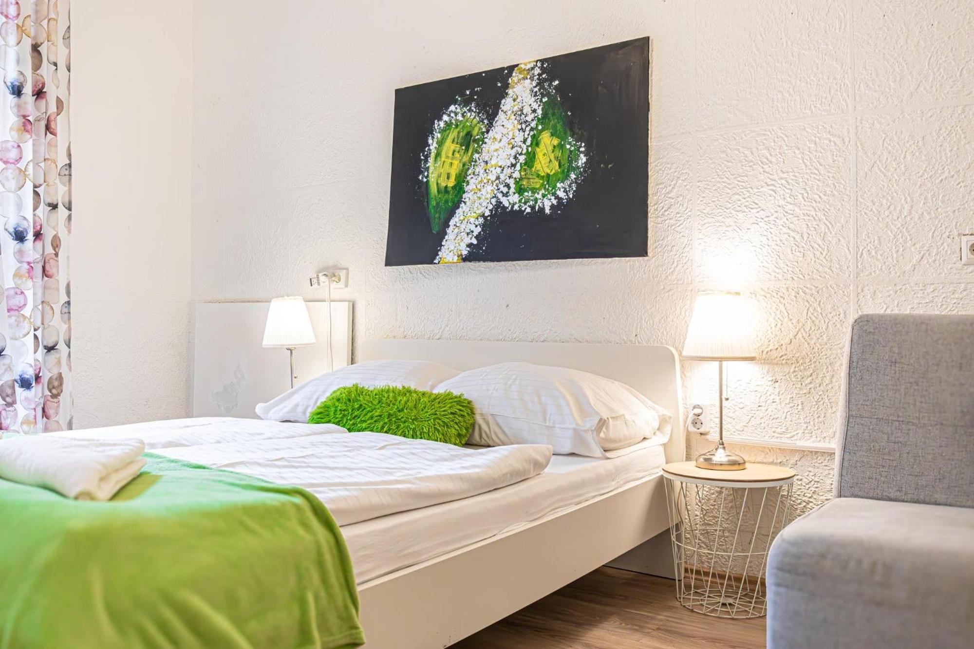 Simple Apt W Full Kitchen Wiener Stadthalle Viena Exterior foto