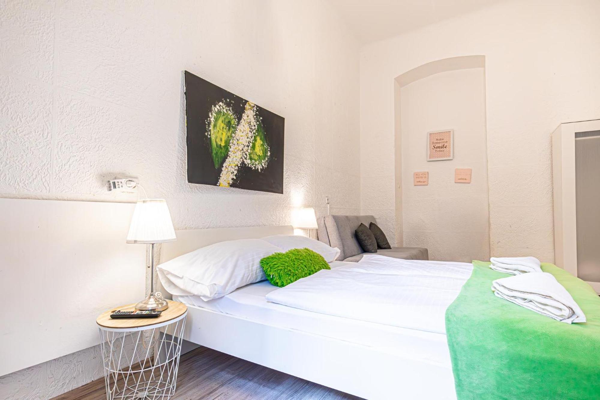 Simple Apt W Full Kitchen Wiener Stadthalle Viena Exterior foto