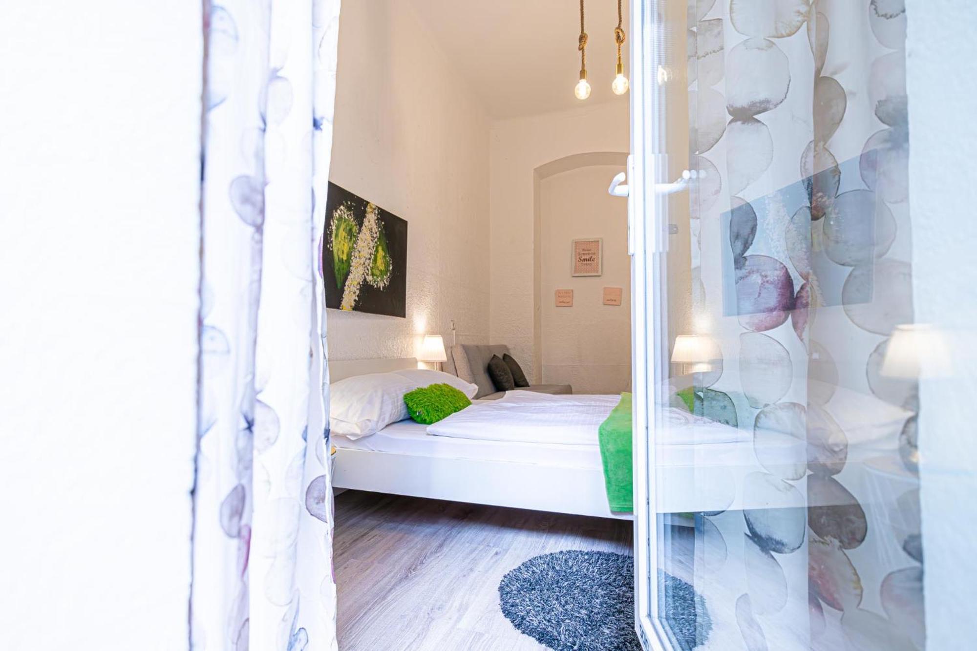 Simple Apt W Full Kitchen Wiener Stadthalle Viena Exterior foto