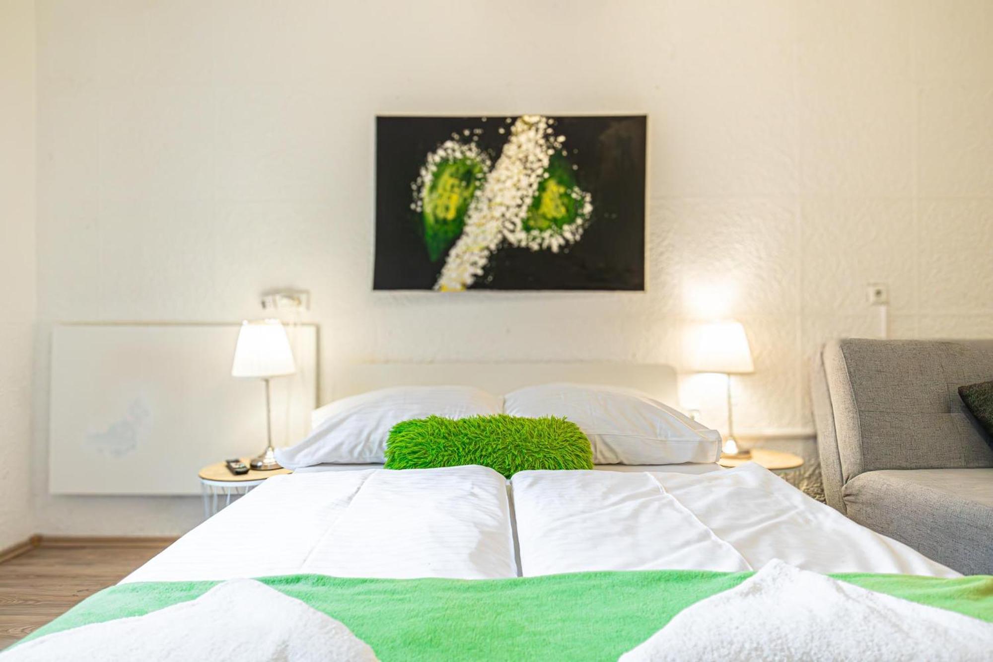 Simple Apt W Full Kitchen Wiener Stadthalle Viena Exterior foto
