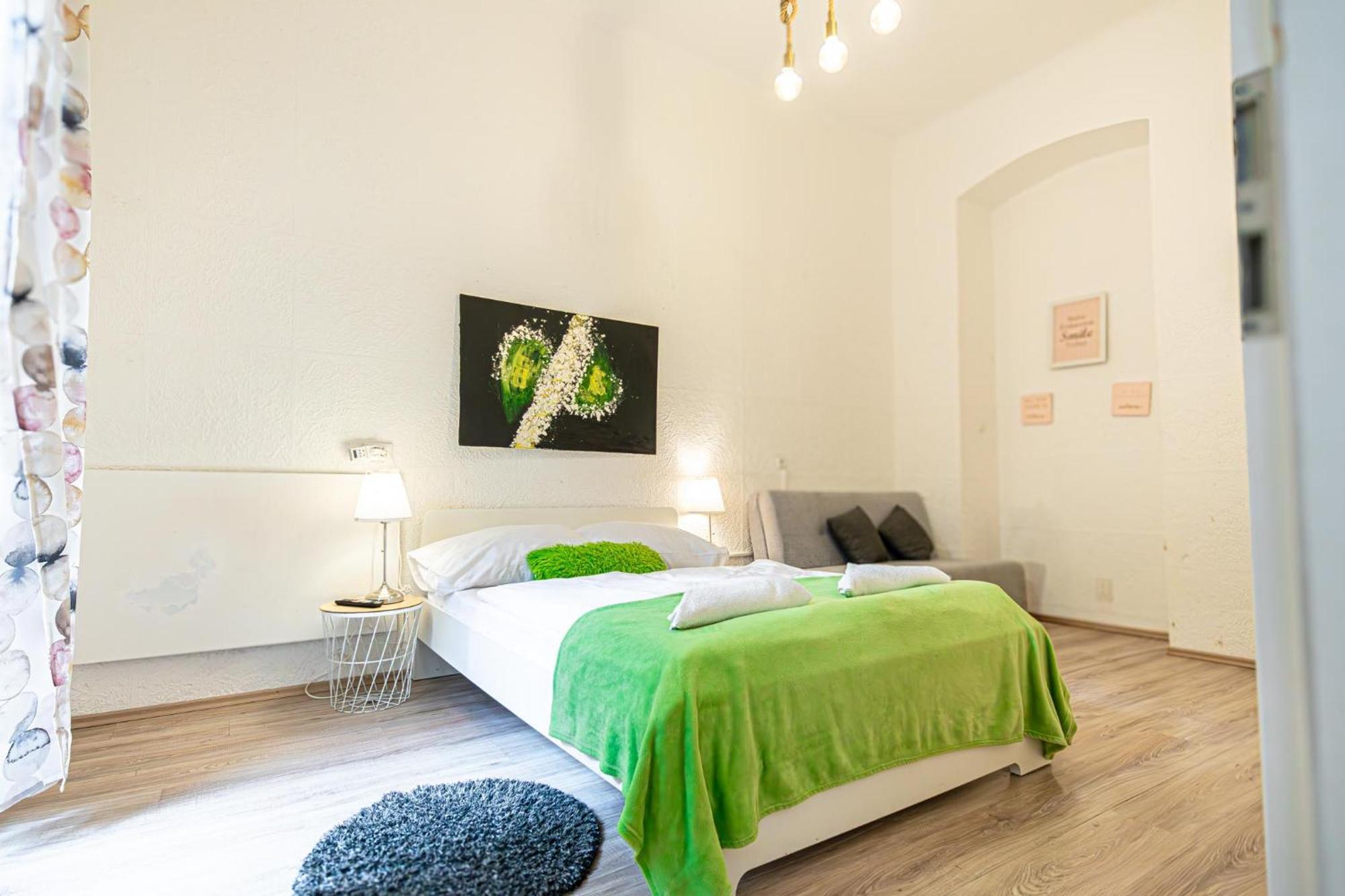 Simple Apt W Full Kitchen Wiener Stadthalle Viena Exterior foto
